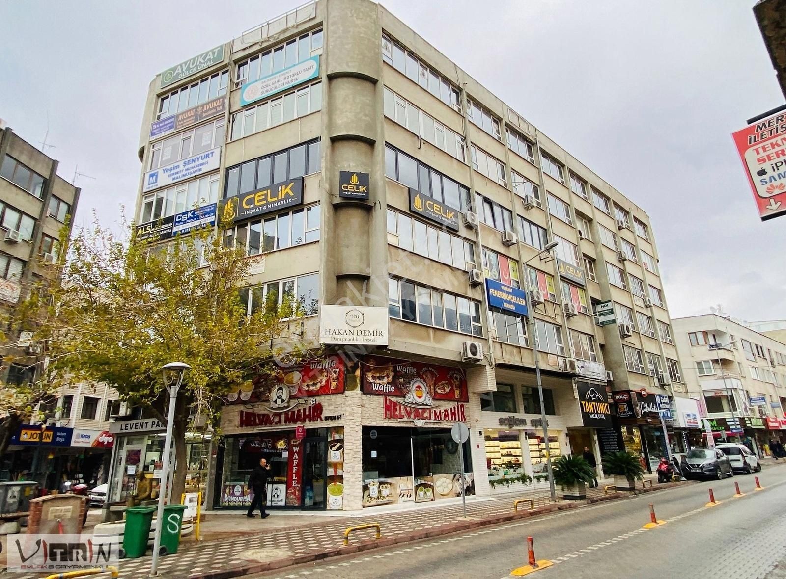 Edremit Hacıtuğrul Kiralık Ofis Vitrinden Cumhuriyet Meydanında Kiralık 24 M2 Ofis