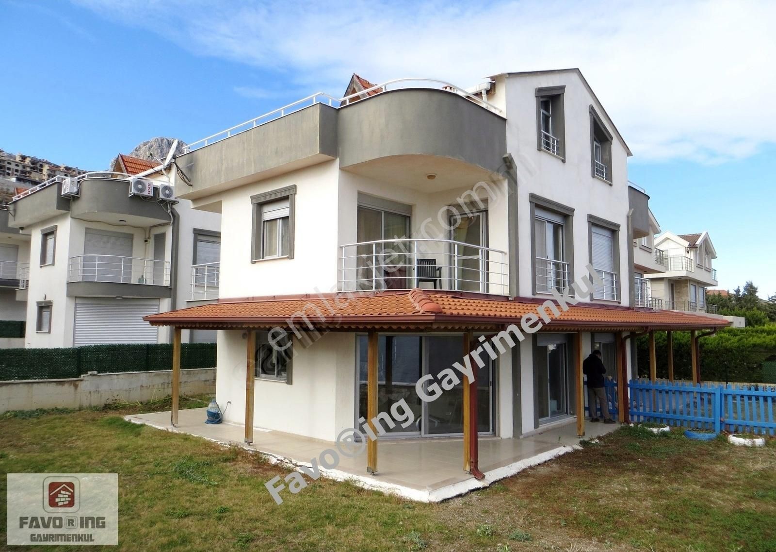 Karaburun Merkez Satılık Villa Karaburun İğdeler Altı Plajı | Denize 90 Mt | 3+1 Tripleks Villa