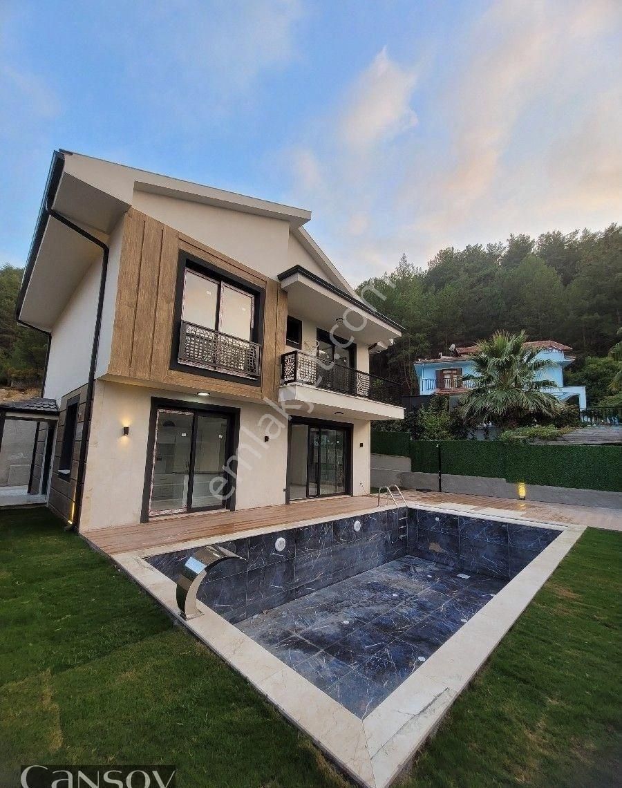 Fethiye Yeşilüzümlü Satılık Villa Fethiye Üzümlü'de Satılık 3+1 Lüks Villa