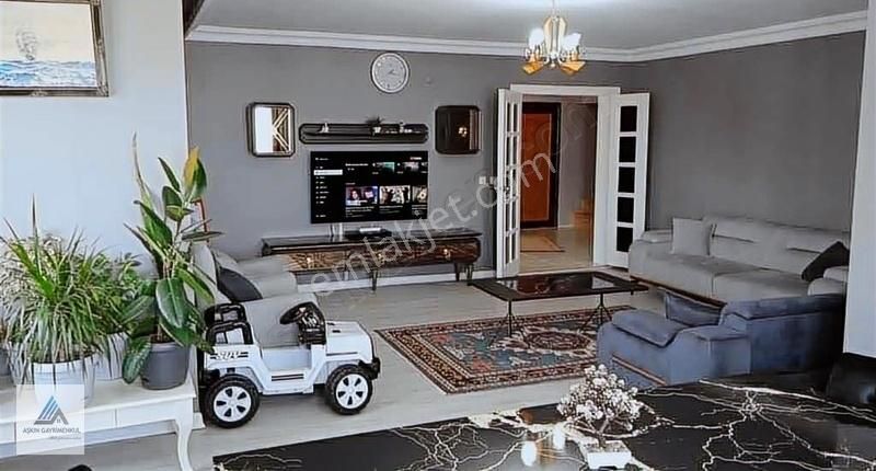 Beylikdüzü'nde Muhteşem 7+2 Dubleks Daire - Görsel 9