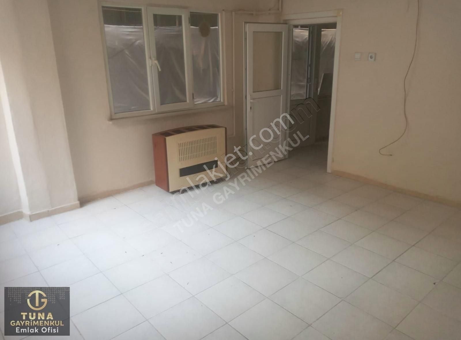 Bağcılar Hürriyet Mah Kiralık 2+1 Doğolgaz Sobalı Bahçekatı 75m2