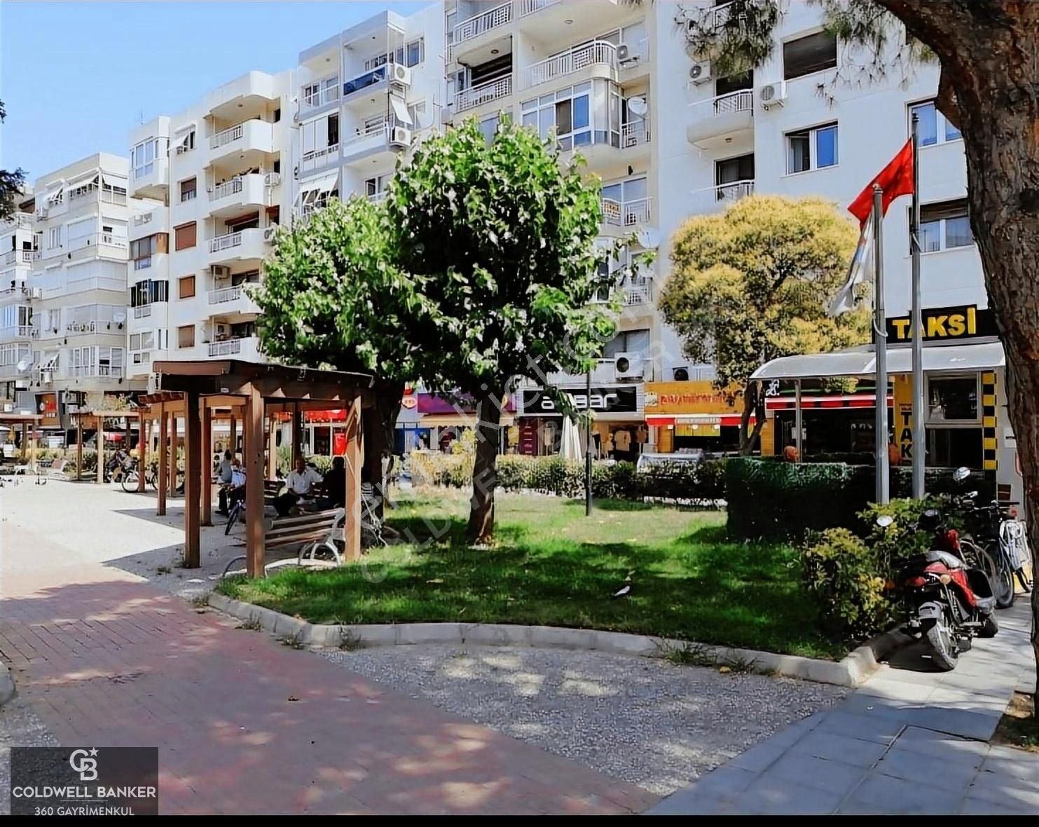 Karşıyaka Bostanlı Satılık Dükkan & Mağaza Bostanlı'nın Merkezinde Bacalı Satılık Dükkan