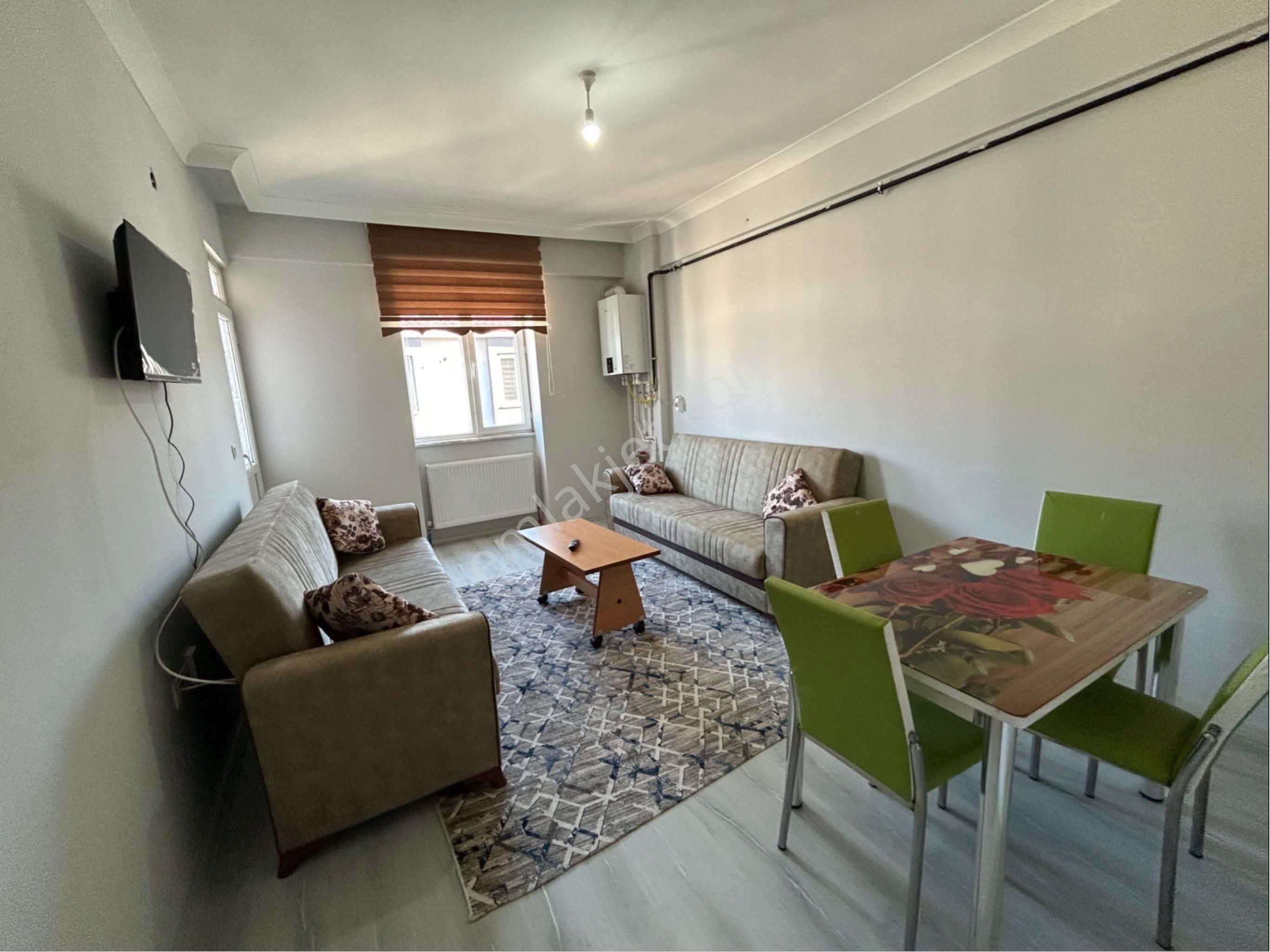 Kars Merkez Şehitler Kiralık Daire Üniversite Kapısına Yakın Kapalı Muftak Balkon En Üst Kat Aydınlık Ferah 1+1 Daire