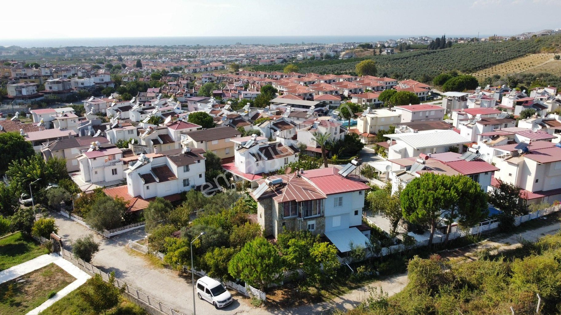 Kuşadası Soğucak Satılık Villa Kuşadası Soğucak'ta Köşe Başı Konumda Botanik Bahçeli Satılık Villa