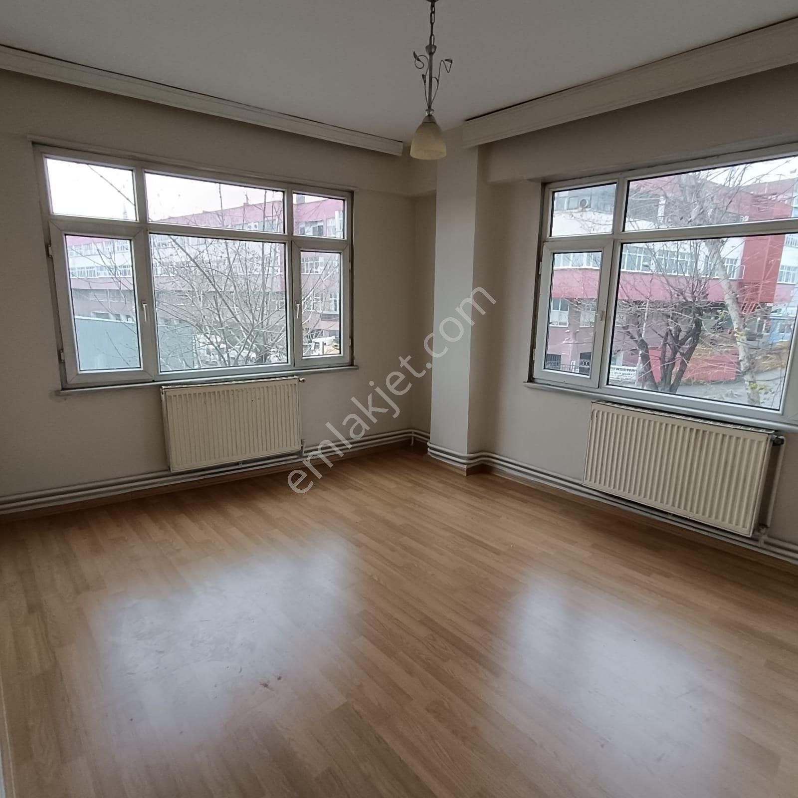 Bayrampaşa Orta Kiralık Daire Bayrampaşa Orta Mahalle Kat 2 Kombi Petek Parke 85 M2 Ön Cephe Balkon Boyası Yapılı Hazır