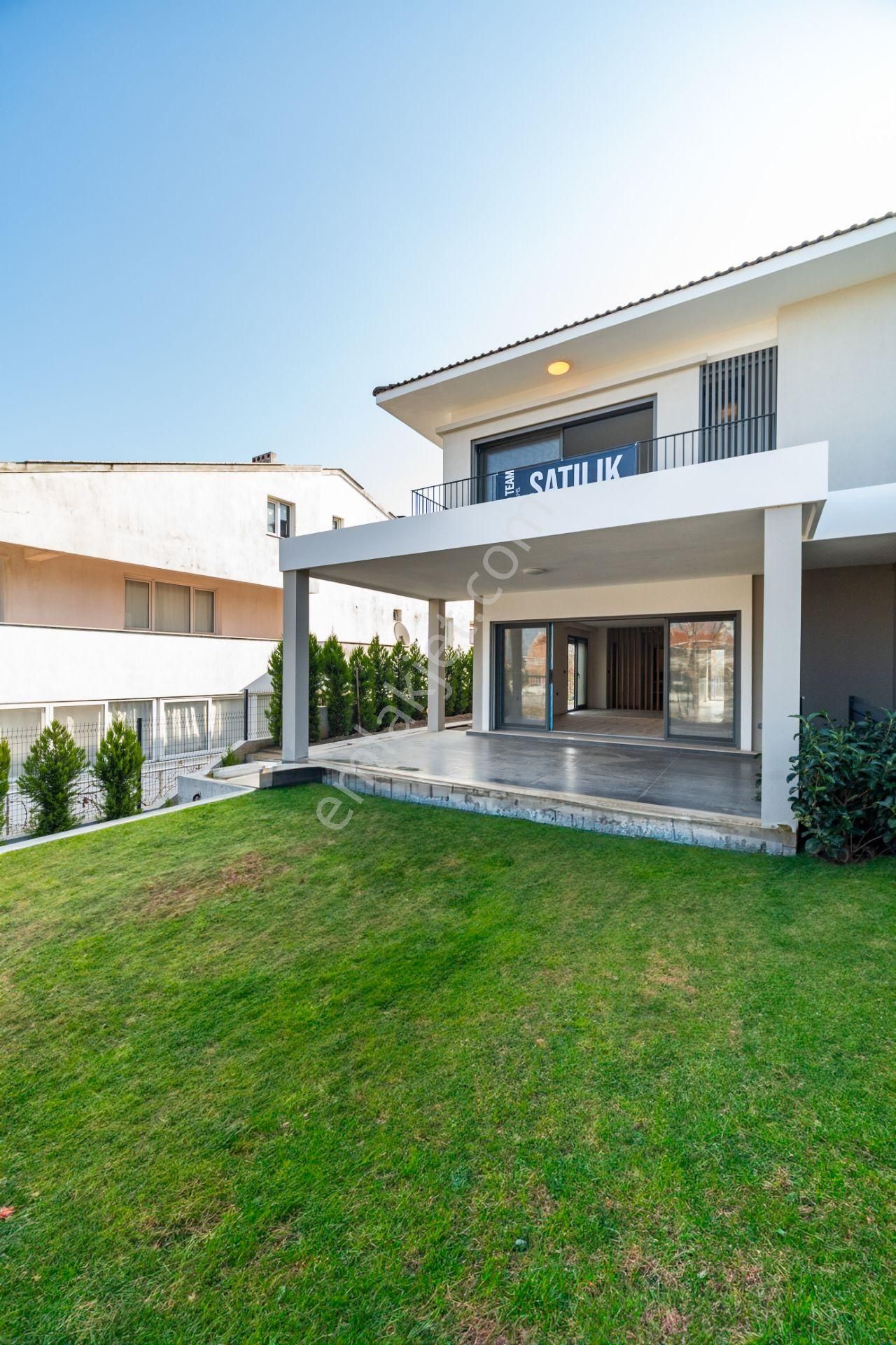 Urla Yenikent Satılık Villa Ad Team'den Urla Yenikent'te 298 M2 Arsa Paylı Sıfır Villa