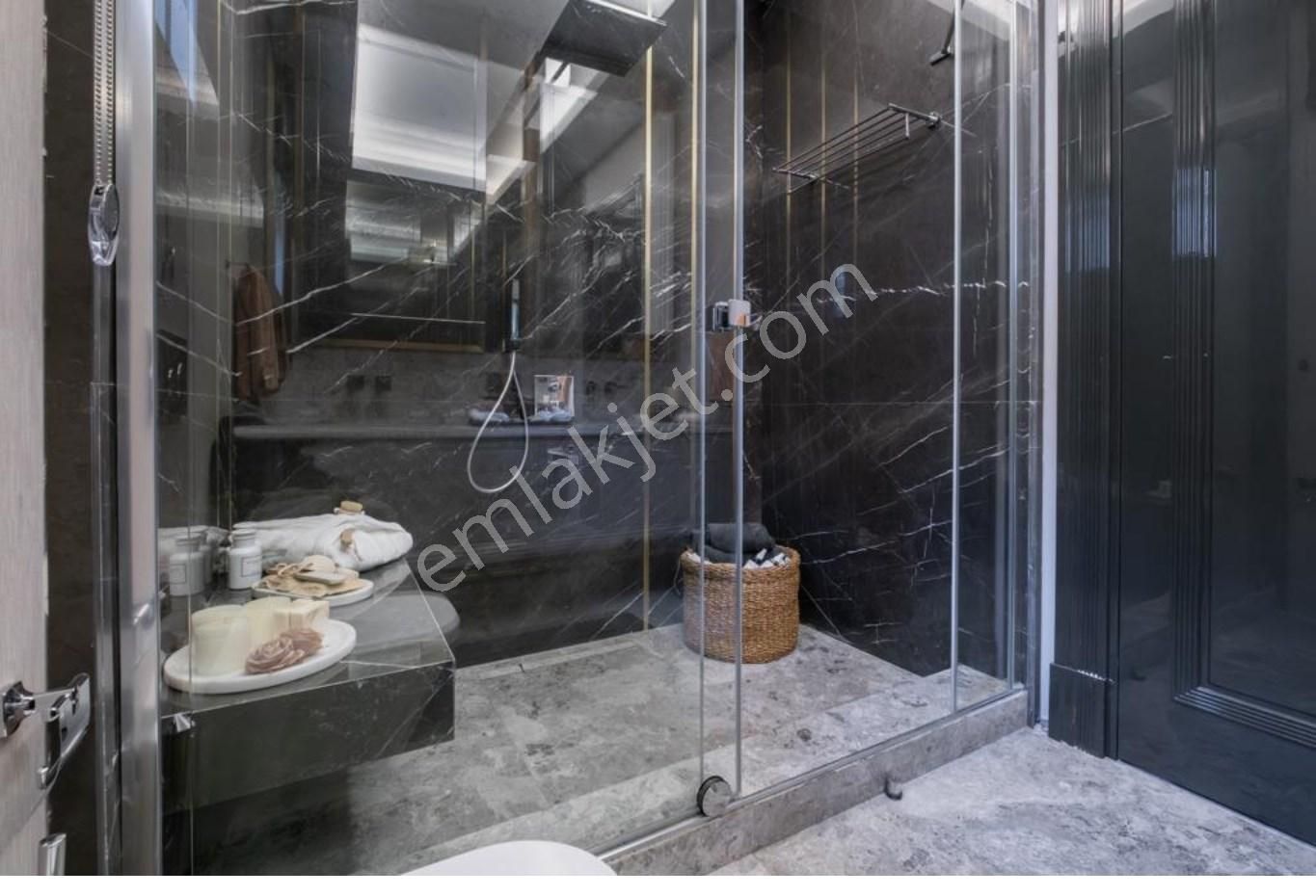 Göl Manzaralı Ultra Lüks Yapıda 5+1 Havuzlu Villa - Görsel 17