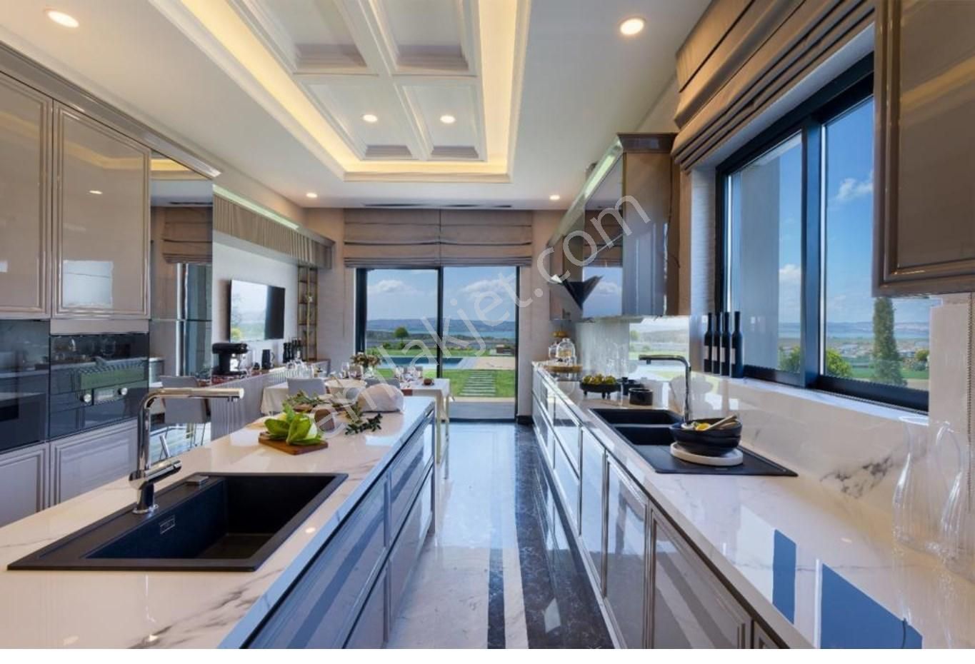 Göl Manzaralı Ultra Lüks Yapıda 5+1 Havuzlu Villa - Görsel 13