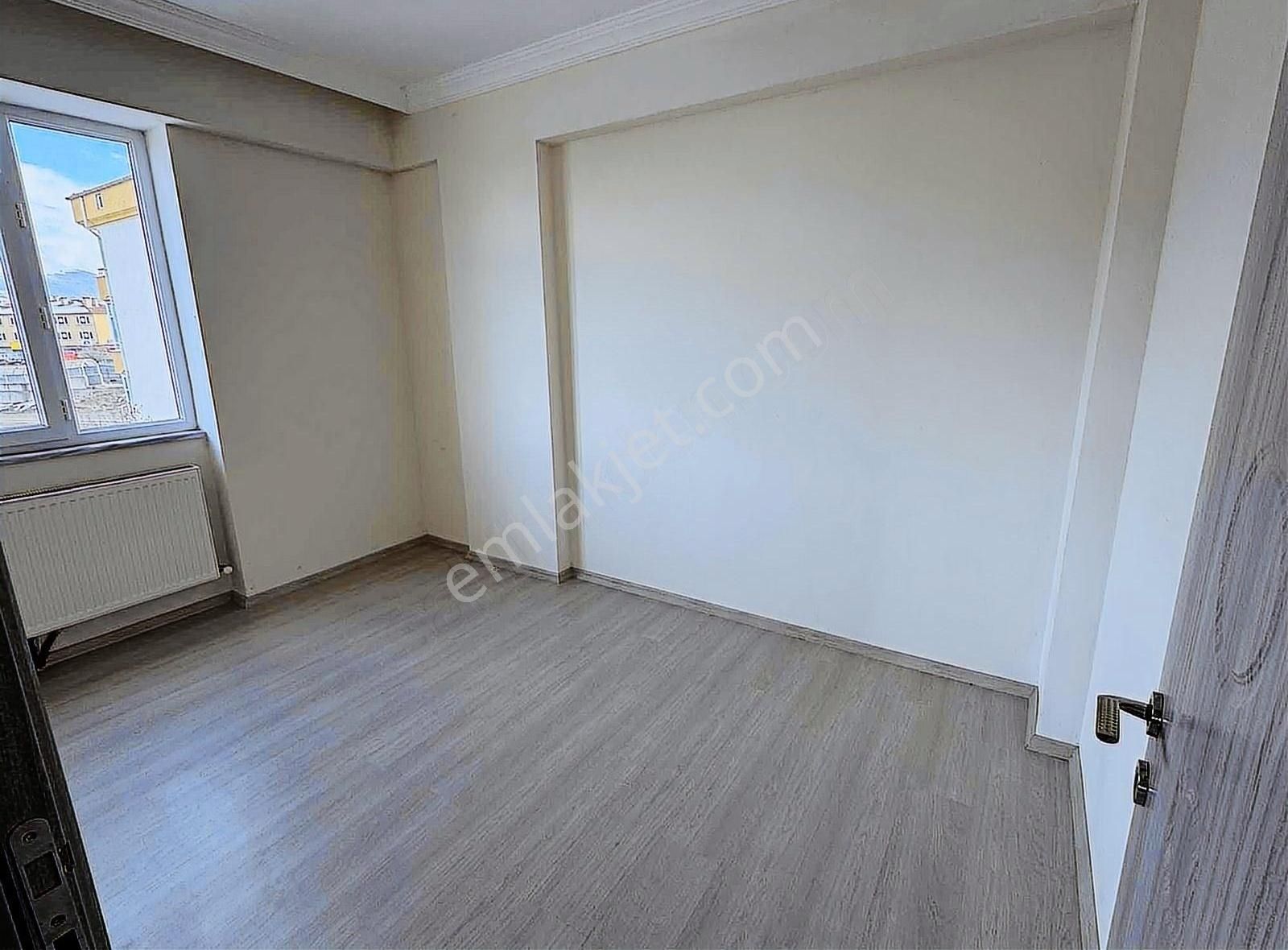 Kelkit Cumhuriyet Kiralık Daire Mutlu Emlaktan 3+1 Kiralık Lüks Daire