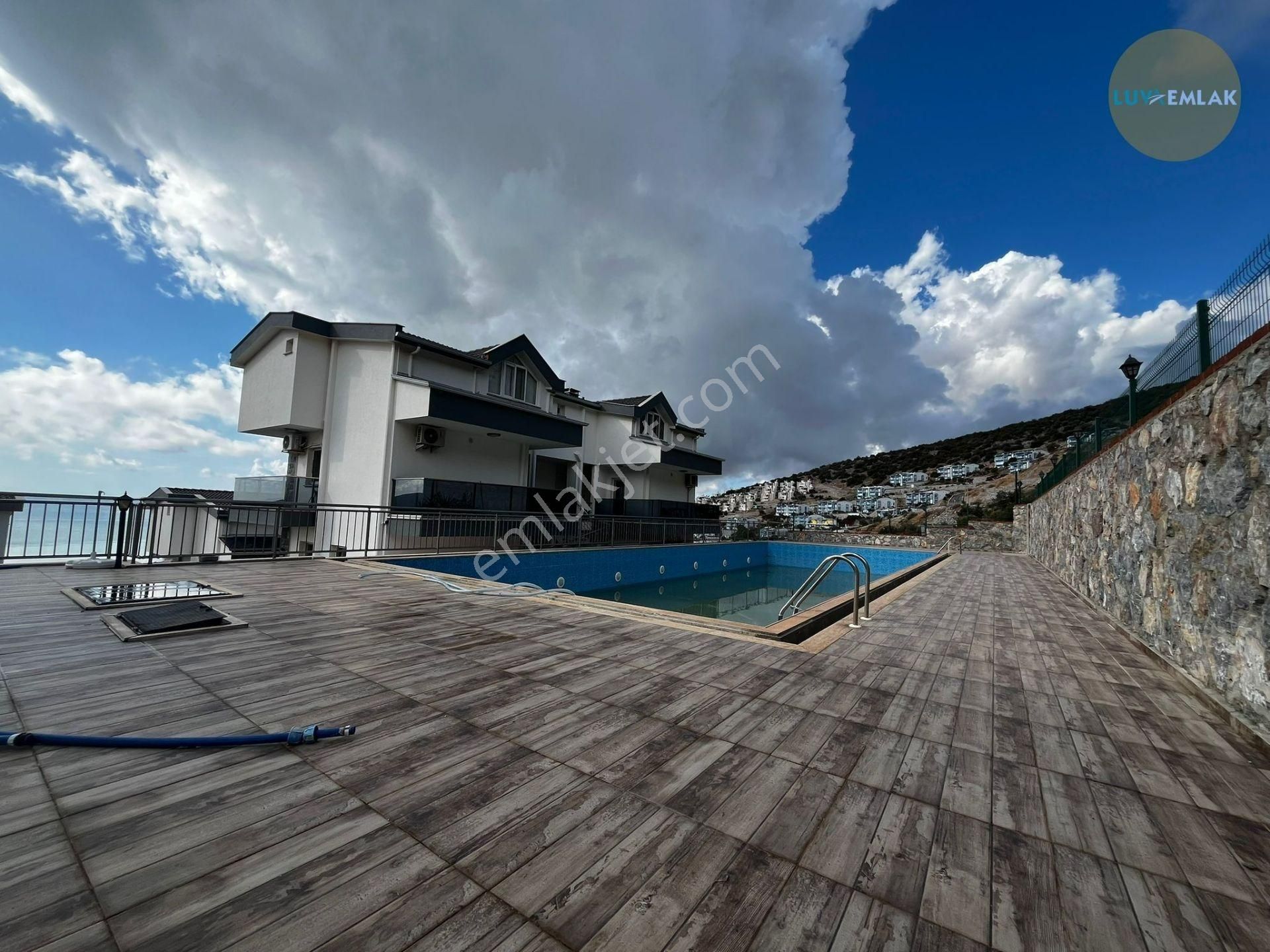 Didim Akbük'te Havuzlu Sitede Deniz Manzaralı 2+1 Bahçe Dubleksi - Görsel 3