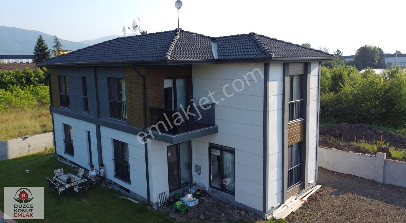 Düzce Merkez Altınpınar Köyü Satılık Villa Düzce Merkez Altınpınar 416 M2 Arsasıyla 4+1 Dublex Lüx Malikane