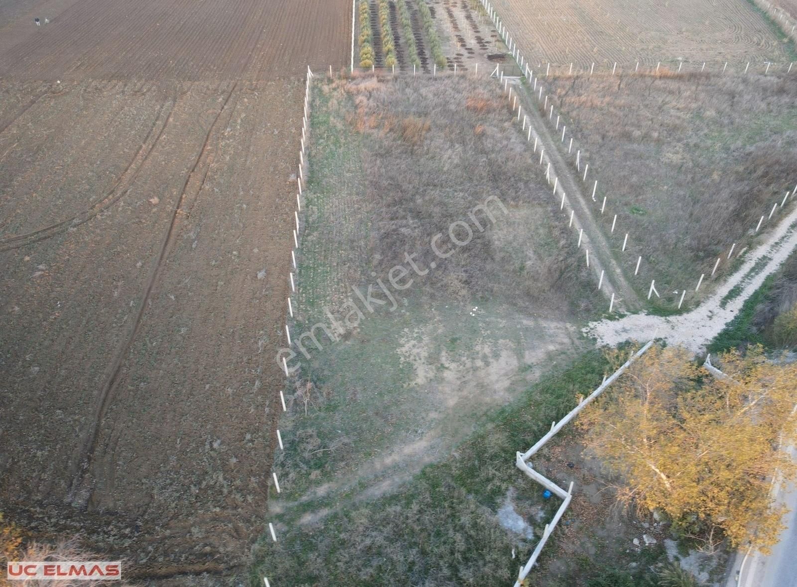 Menderes Develi Satılık Tarla Üç Elmastan Köy Merkezi Yanında 2.400m²tektapu Muhteşem Birbahçe