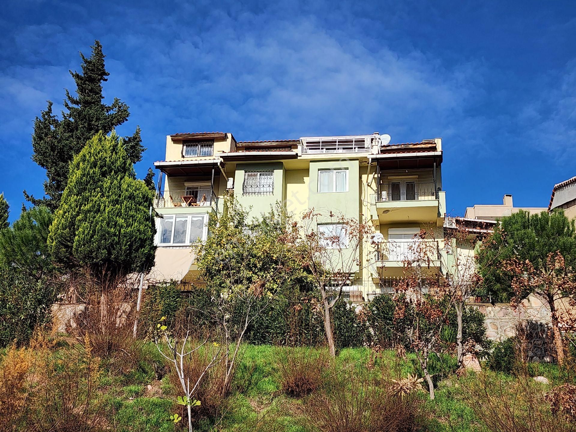 Bornova Evka 3 Satılık Villa Evka 3 Bornova İzmir'de Bahçeli Muhteşem Manzaralı 4+2 Villa