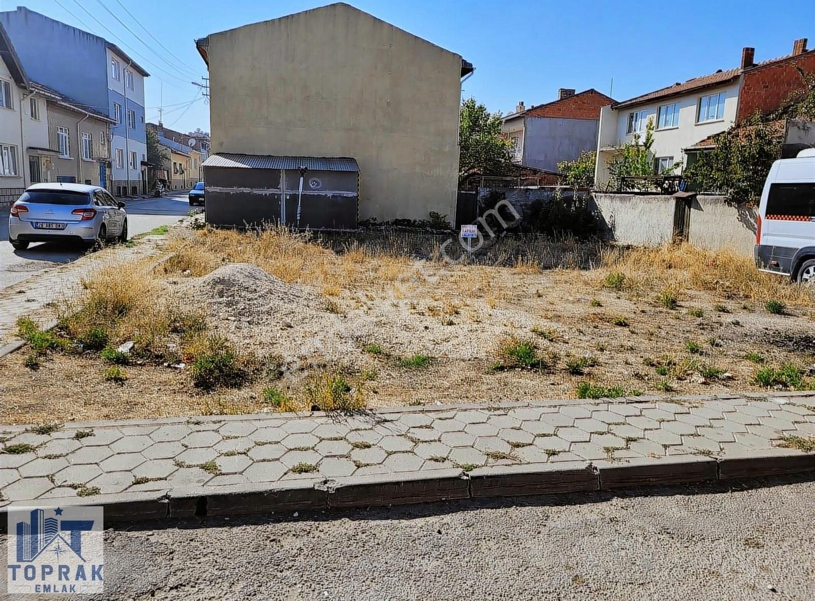 Tepebaşı Yeşiltepe Satılık Konut İmarlı Toprak Emlaktan Yeşiltepe Mah. Köşe Parsel Satılık Arsa