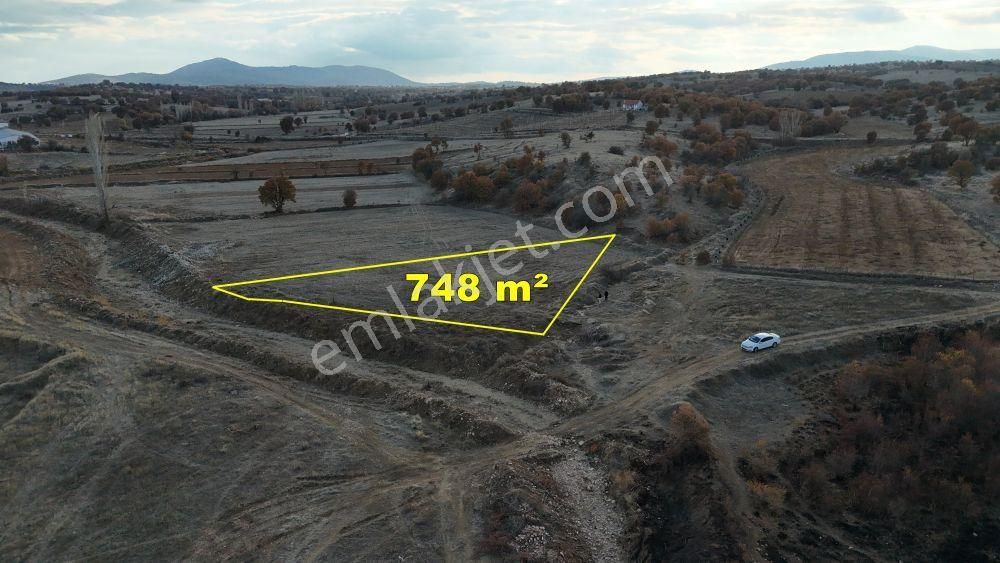 Eşme Dereköy Köyü Satılık Tarla Uşak / Eşme / Dereköy Mahallesinde 748 M² Müstakil Tapulu Tarla