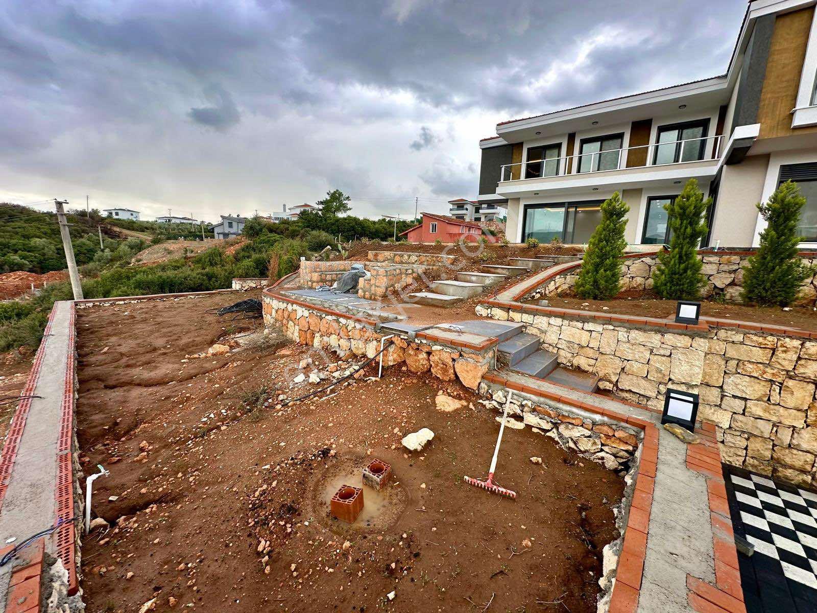 Didim Yeşiltepede 700 Mt Arsa İçerisinde 5+1 Havuzlu Otoparklı Büyük Bahçeli Villa - Görsel 10