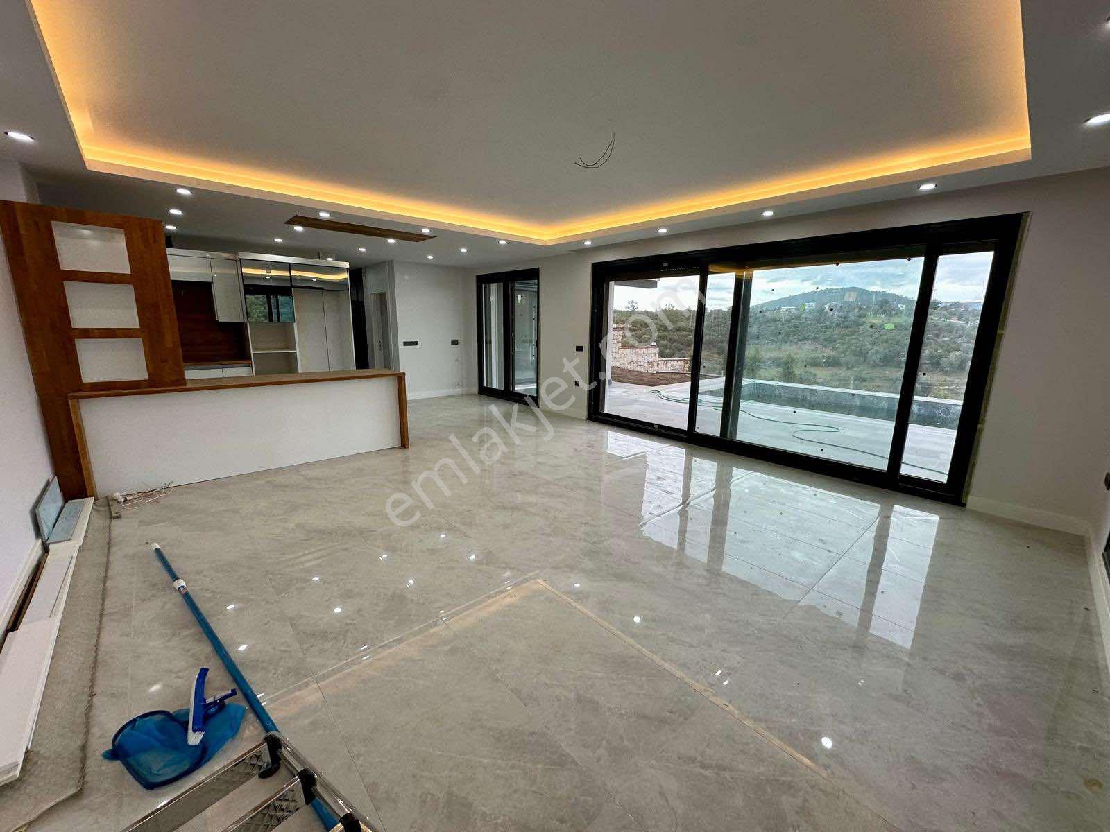 Didim Yeşiltepede 700 Mt Arsa İçerisinde 5+1 Havuzlu Otoparklı Büyük Bahçeli Villa - Görsel 20