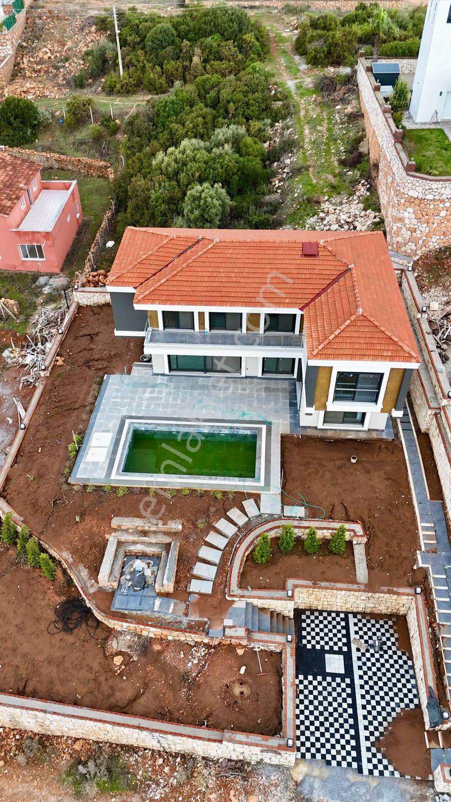 Didim Yeşiltepede 700 Mt Arsa İçerisinde 5+1 Havuzlu Otoparklı Büyük Bahçeli Villa - Görsel 7