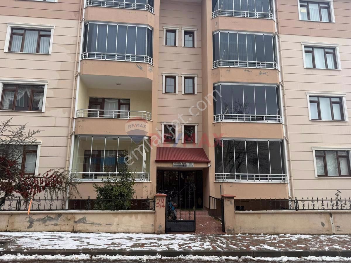 Erzincan Merkez Fatih Satılık Daire Fatih Mahallesinde 3+1 3.katta Ferah Daire