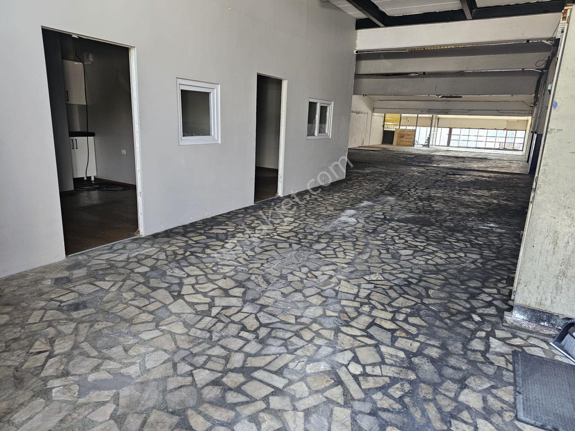 İkitellide 250 M2 Satılık Dükkan