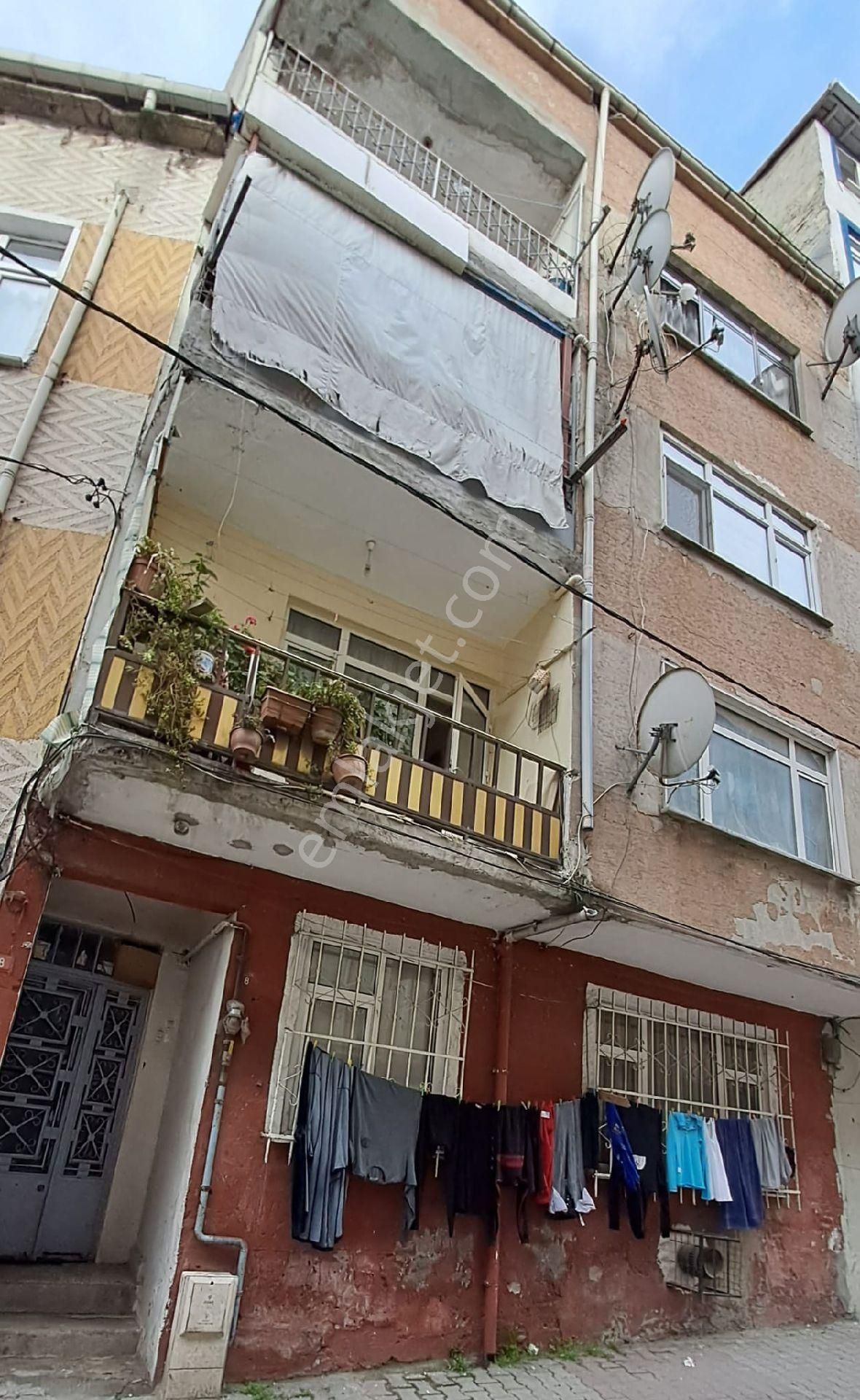 Gaziosmanpaşa Bağlarbaşı Satılık Daire Merkez Gayrimenkulden Giriş Kat 1+1 Satılık Daire