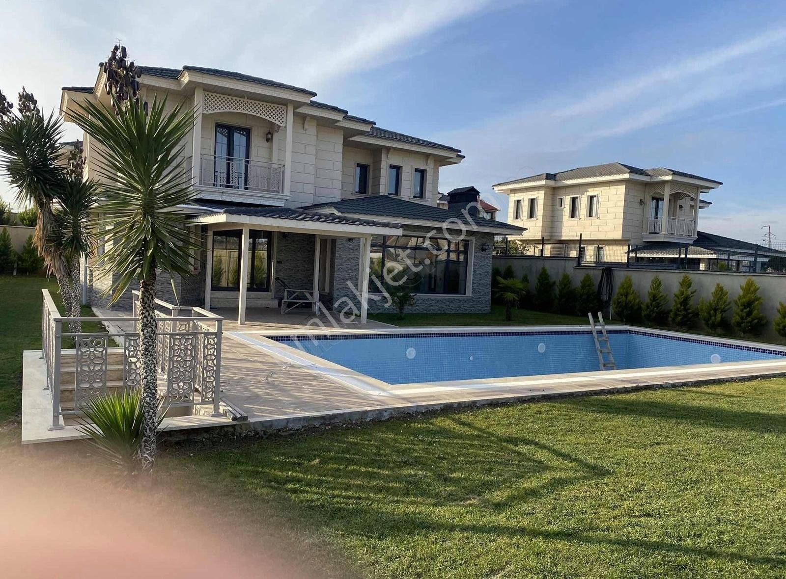 Silivri Selimpaşa Satılık Villa Silivri Selimpaşada Site İçerisinde Muhteşem Villa