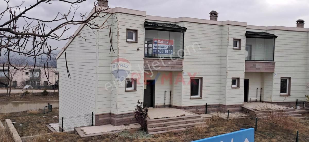 Gölbaşı Taşpınar Satılık Villa Gölsite Evlerinde Geniş Bahçeli Şerefiyeli Natamam Satılık Villa