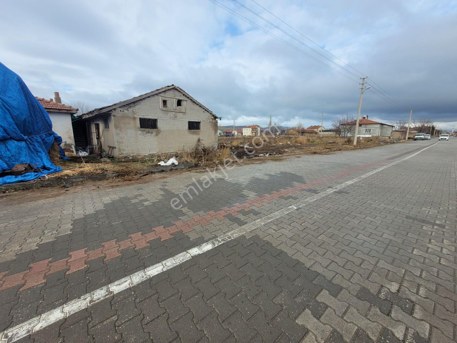 Şuhut Baş Satılık Konut İmarlı İlbey // Şuhut Merkez Aydın Caddesi Üzerinde 440 M² Arsa