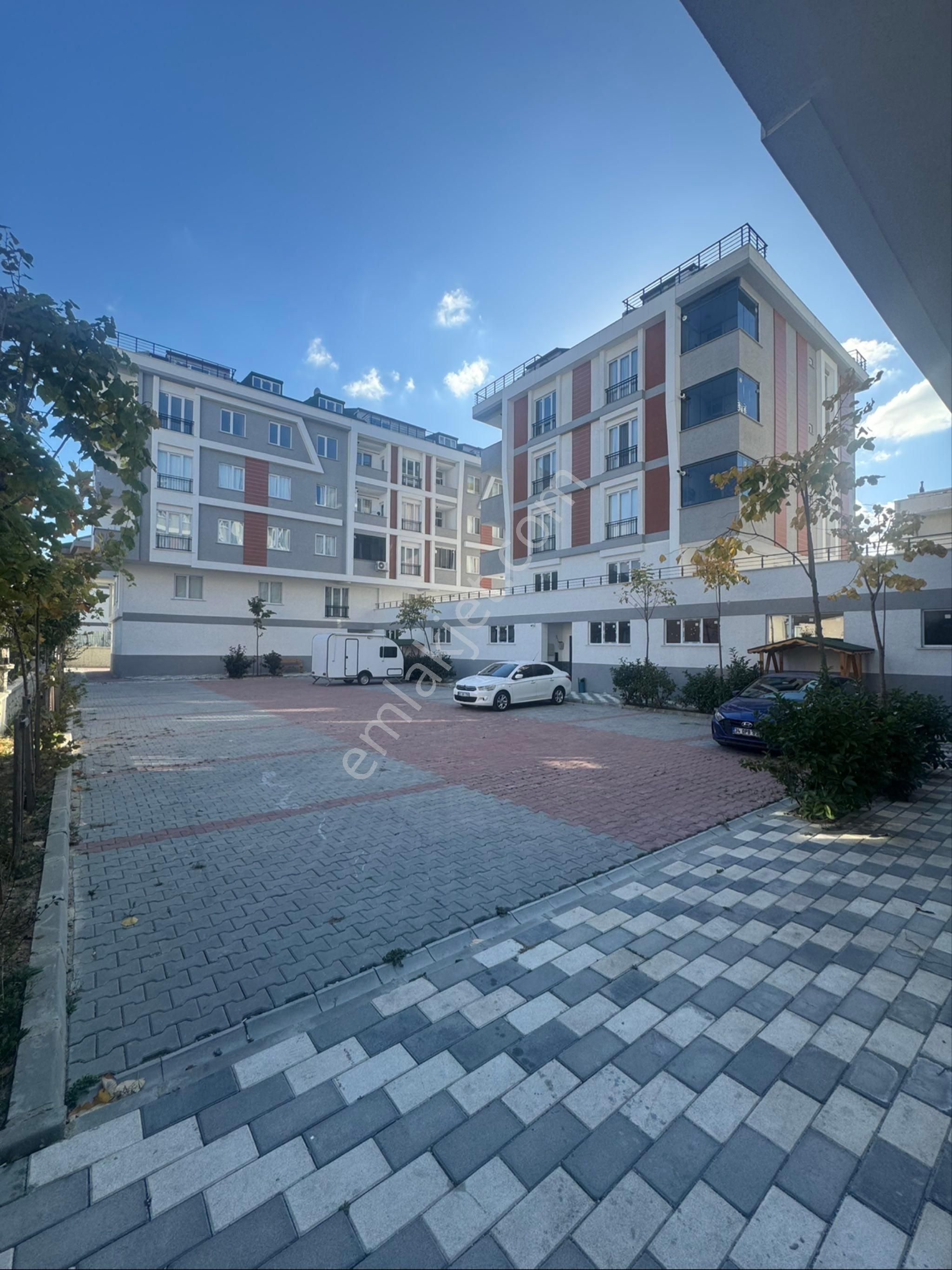 Arnavutköy İslambey Satılık Daire Arnavutköy Suatlarda Site İçerisinde Satılık Lüx 2+1 Giriş Daire