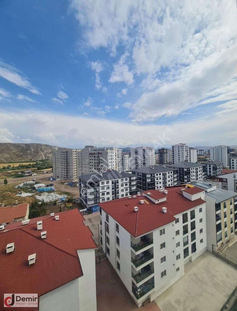 Sivas Merkez Yeşilyurt Kiralık Daire Demir Emlak Tan Yeşilyurt Mah. 3+1 Kiralık Daire