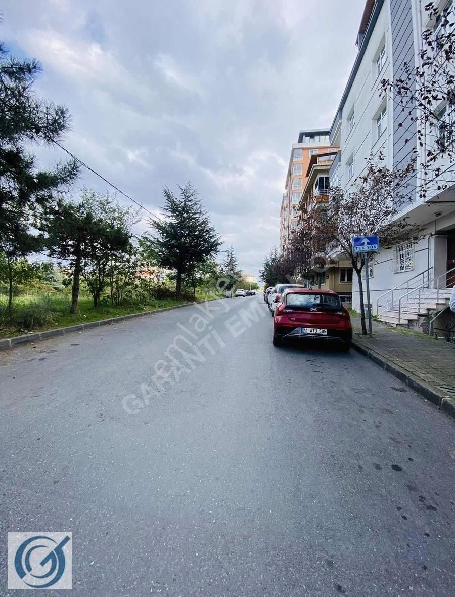 Ümraniye Çamlık Kiralık Depo Caddeye Yakın Konumda 200 Metre² Kiralık Depo