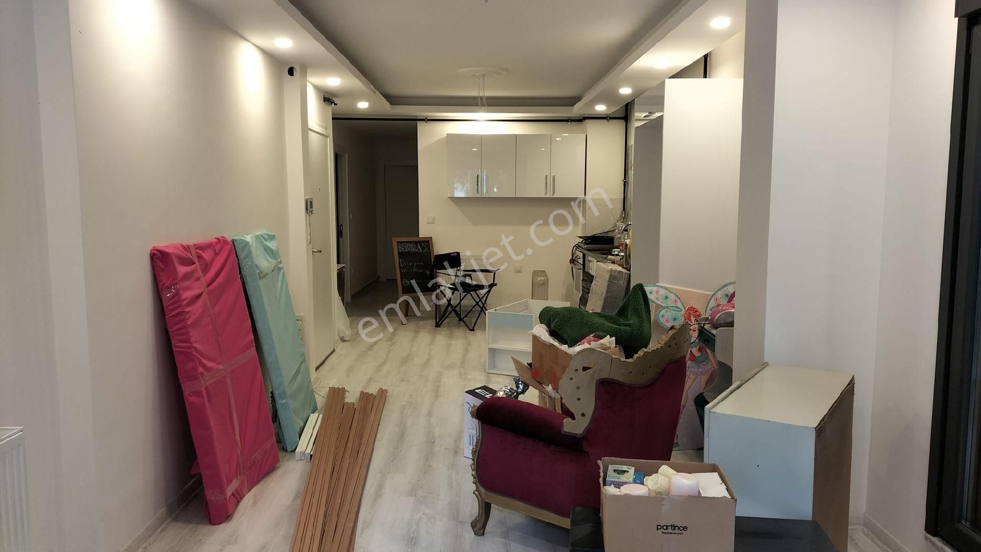 Maltepe Küçükyalı Denize Yakın Kiralık Daire 2+1 Bahçe Katı