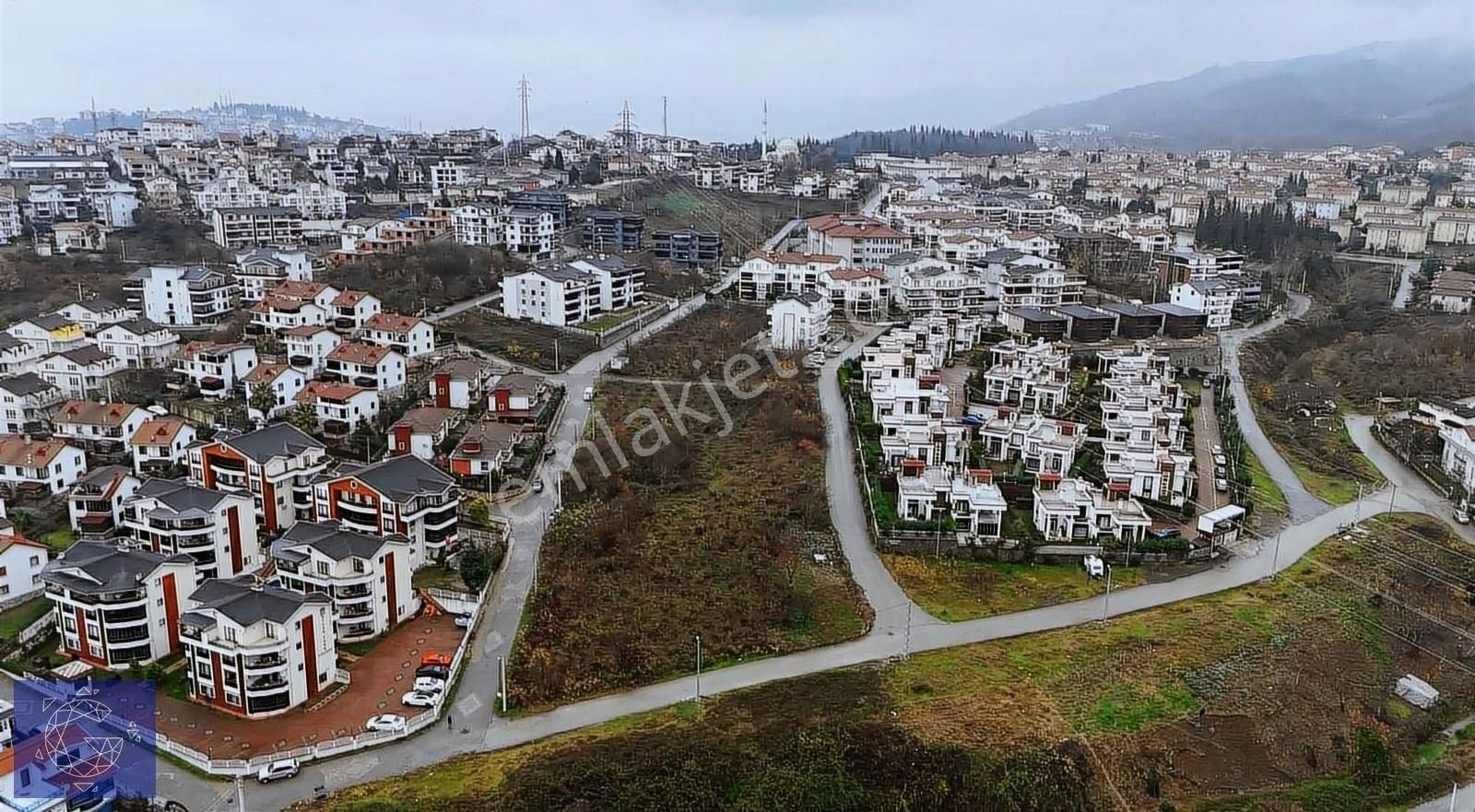 Gölcük Topçular Satılık Villa İmarlı Gölcük'te Muhteşem Lokasyonda 5.677 M2 Satılık İmarlı Arsa