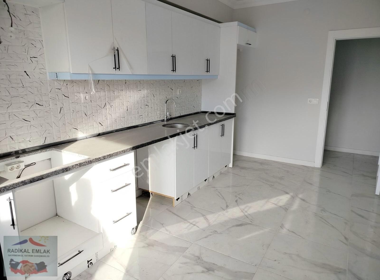 Adapazarı Yağcılar Satılık Daire Yağcılar Mah.3+1 Yerden Isıtmalı 130m2 Satılık Daire