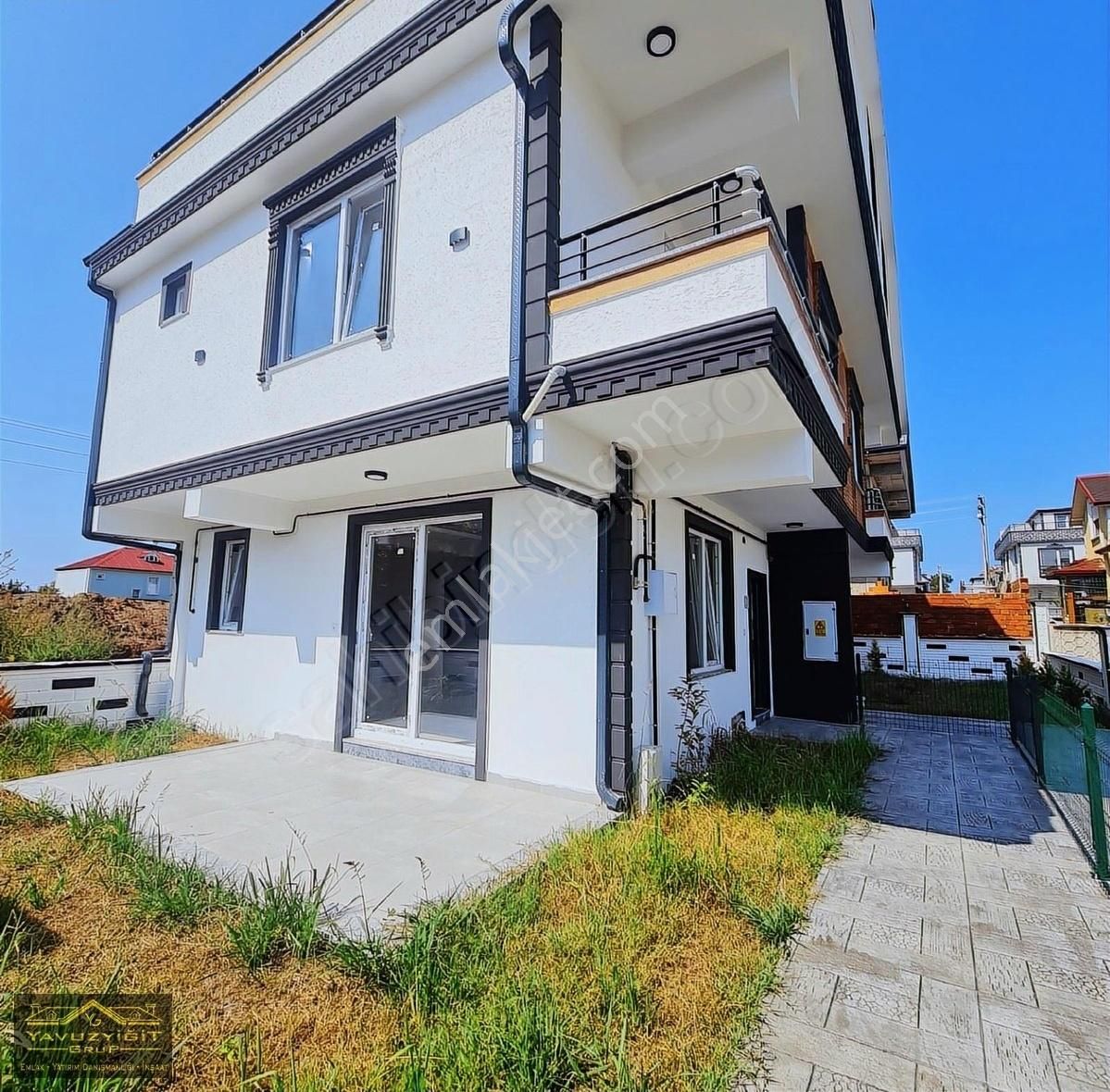 Kocaali Yalı Satılık Villa Sakarya Kocaali Geniş Bahçeli Triblex 3+1 Villa