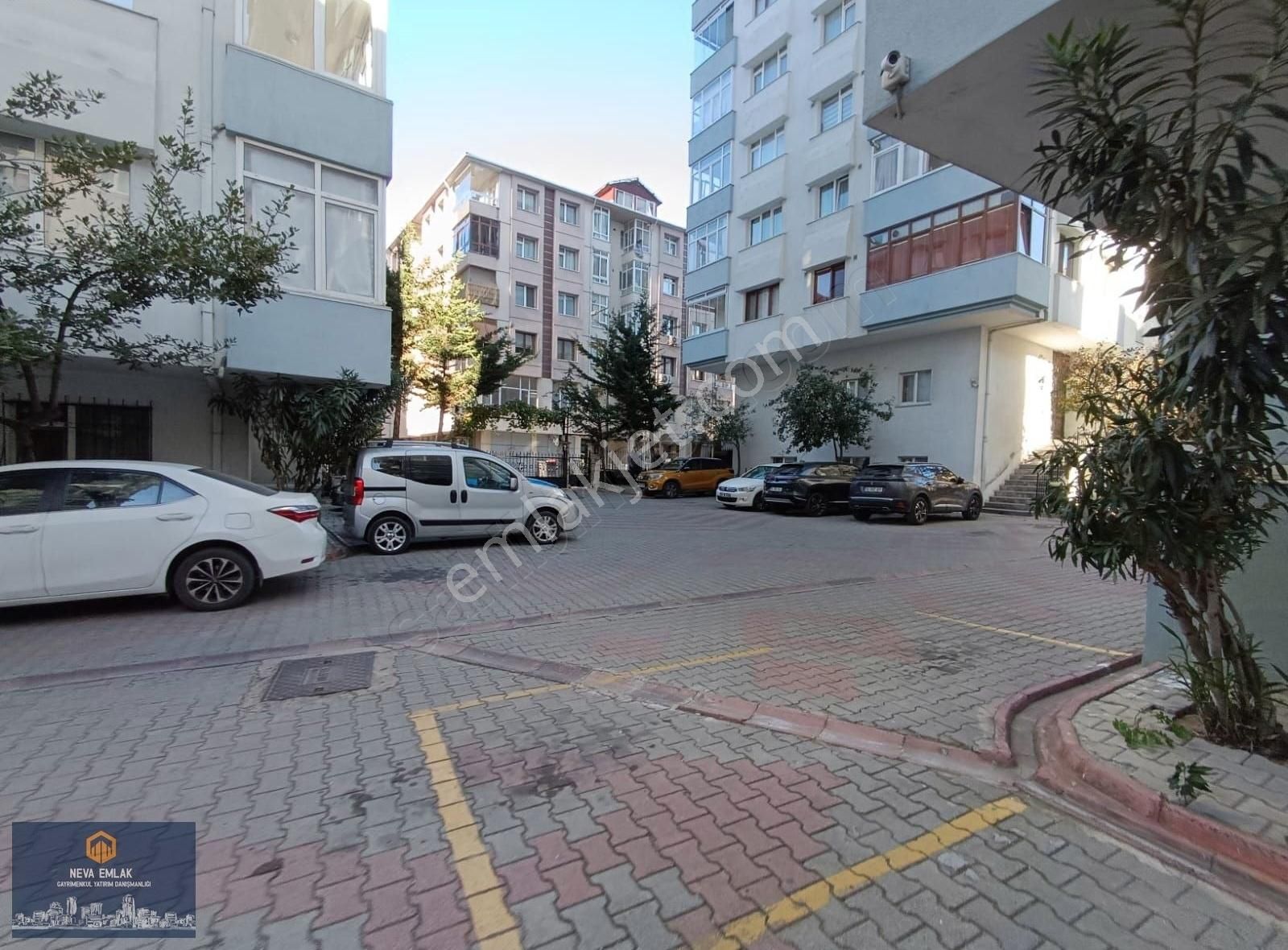 Ümraniye Atatürk Kiralık Daire Ümraniye Atatürk Mah'de Merkez'de Site İçinde 2+1 Düz Giriş 80mt