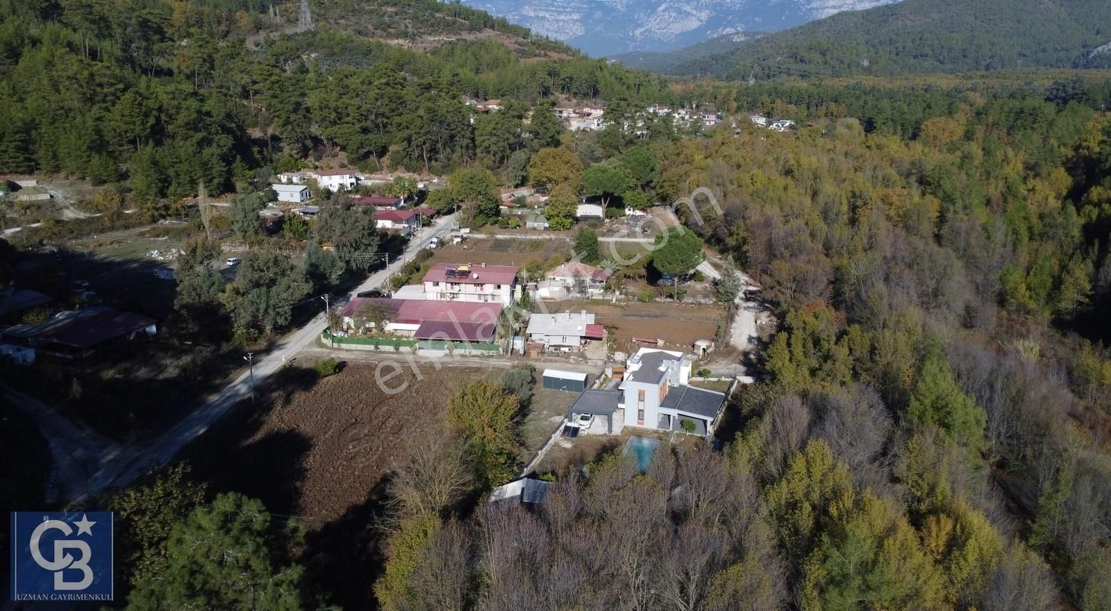 Marmaris Çamlı Satılık Villa İmarlı Cb Uzman'dan İçerisinde Köy Evi Bulunan 1.158 M2 Satılık Arsa