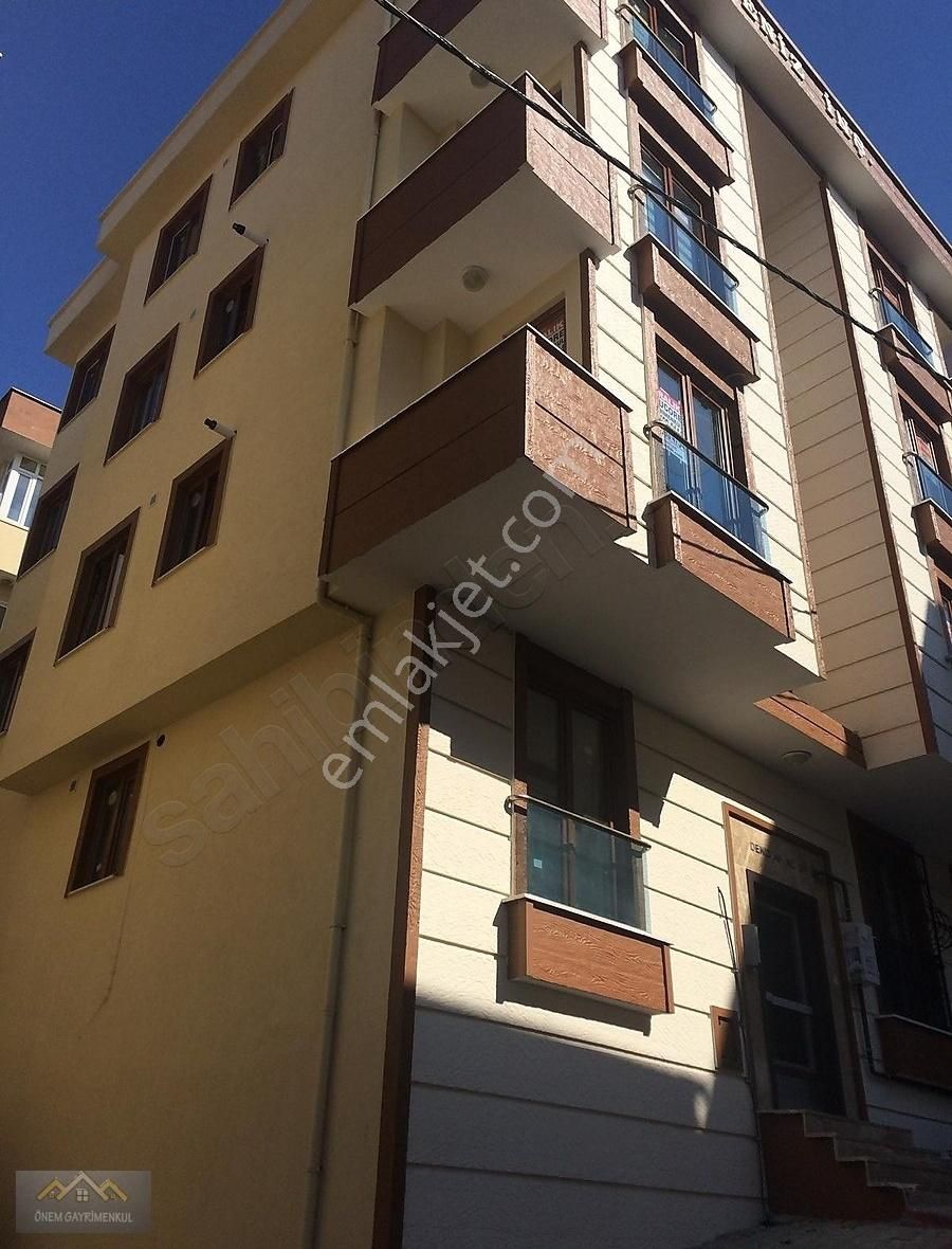 Ataşehir Kayışdağı Satılık Daire Önem Gayrimenkulden Krediye Uygun İskanlı Ara Kat 2+1 Boş Daire