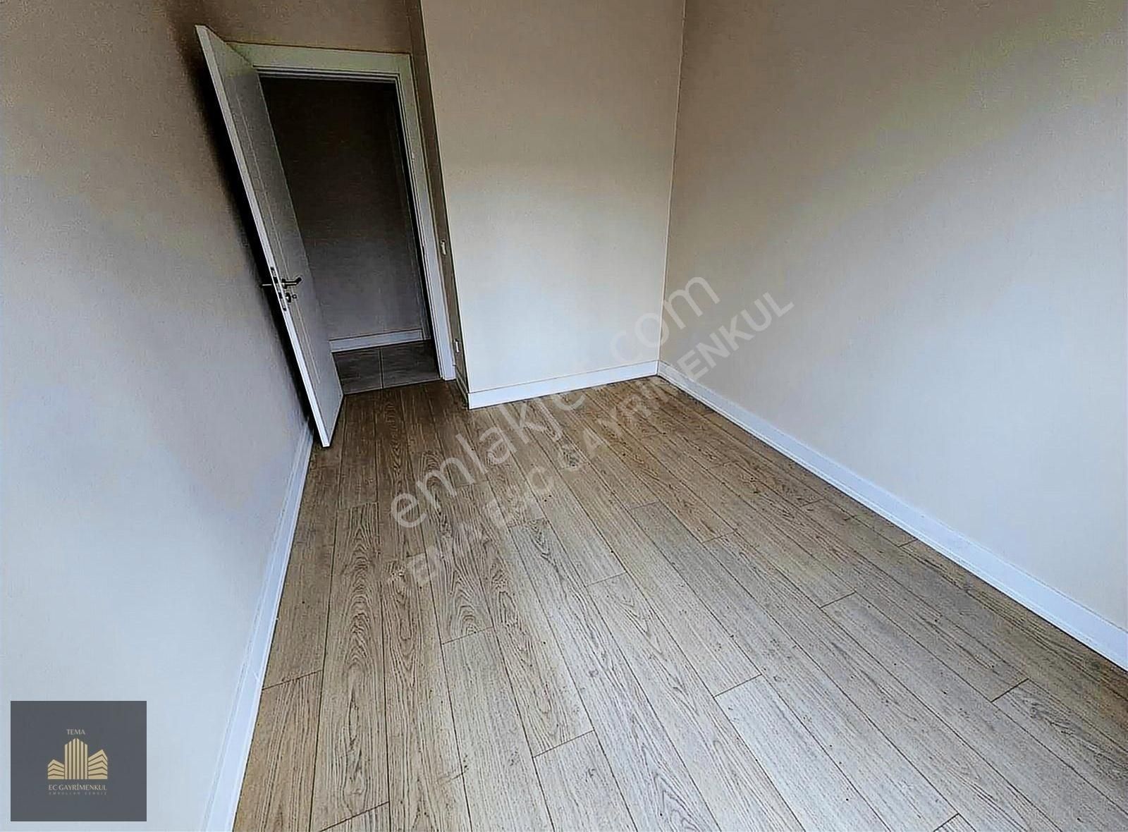 Küçükçekmece Atakent Satılık Daire E&c Tema İstanbul,1 De Satılık 3+1 147 M2 Booşş Teslim Daire