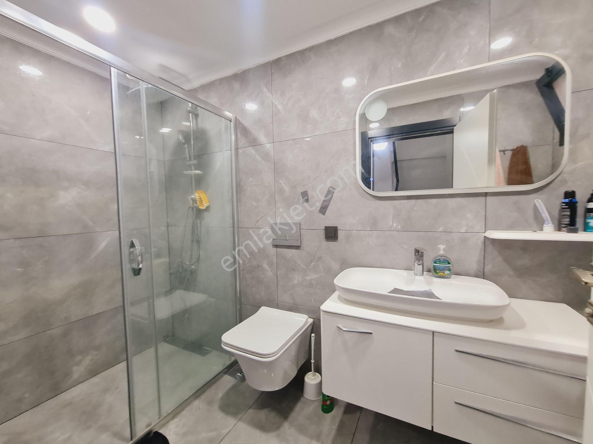 Akbükde Ful Deniz Manzaralı Eşyalı Otoparklı 4+1 Triblex Villa - Görsel 32