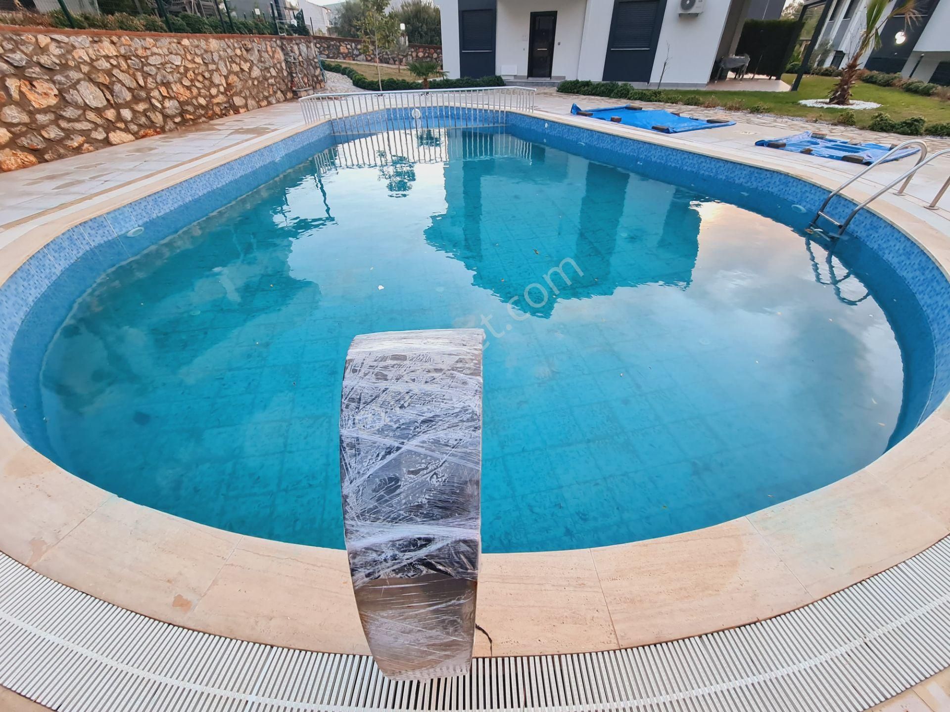 Akbükde Ful Deniz Manzaralı Eşyalı Otoparklı 4+1 Triblex Villa - Görsel 3