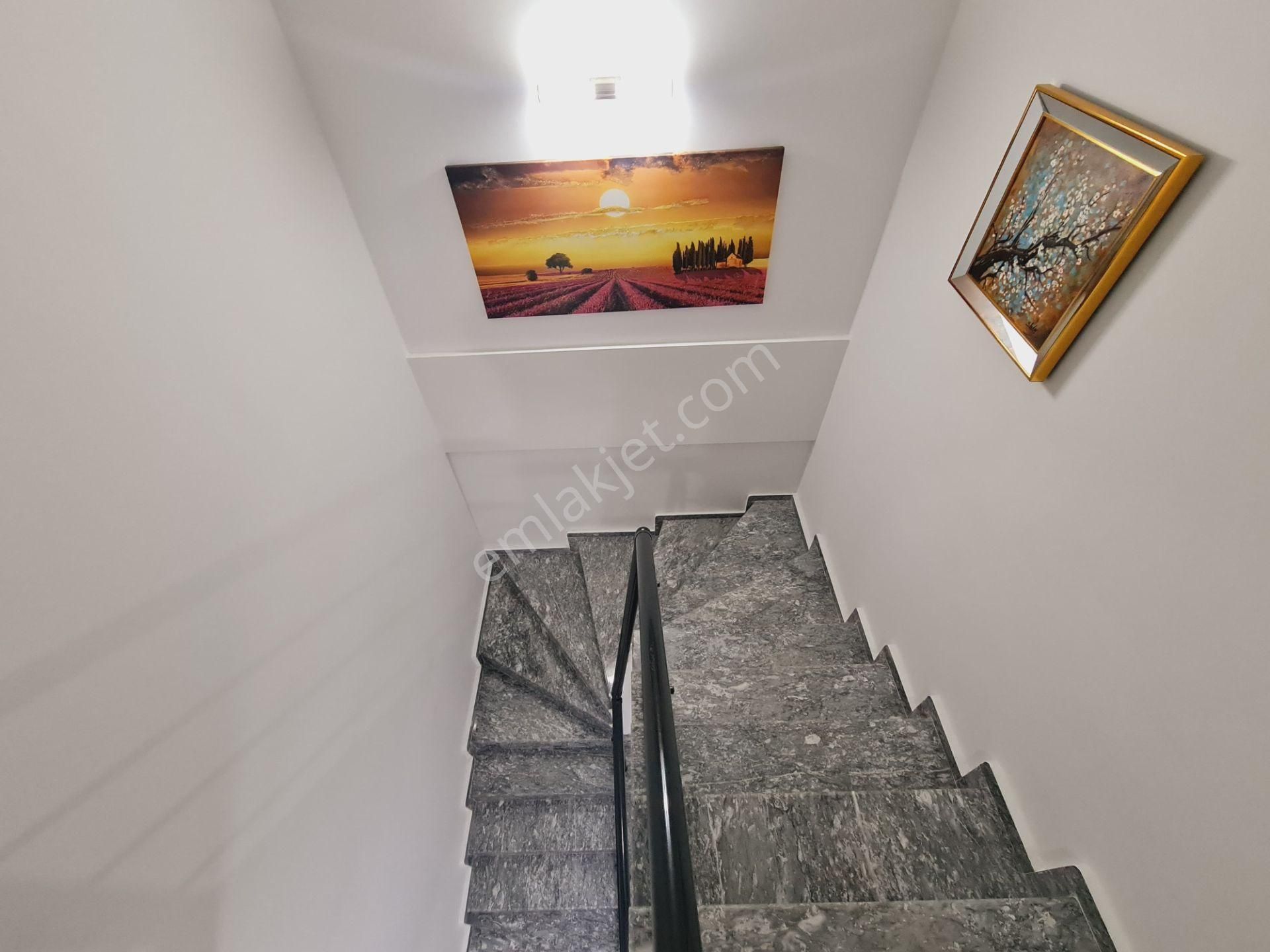 Akbükde Ful Deniz Manzaralı Eşyalı Otoparklı 4+1 Triblex Villa - Görsel 31