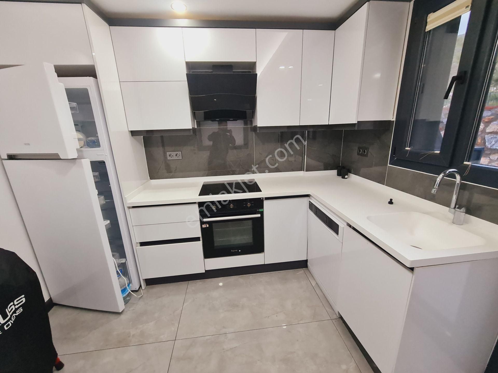 Akbükde Ful Deniz Manzaralı Eşyalı Otoparklı 4+1 Triblex Villa - Görsel 30