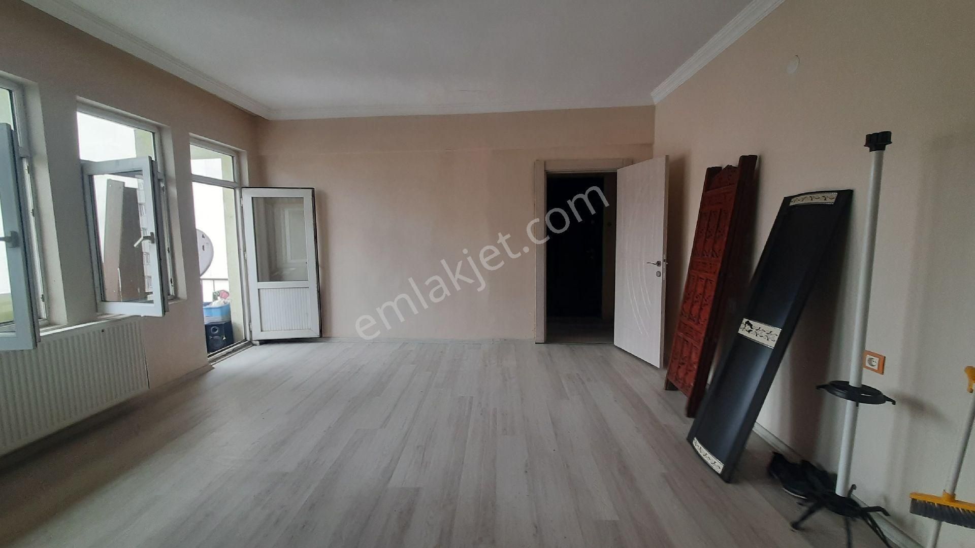 Kars Merkez İstasyon Kiralık Daire Çarşıda Geniş 3 Cepheli Kiralık Daire