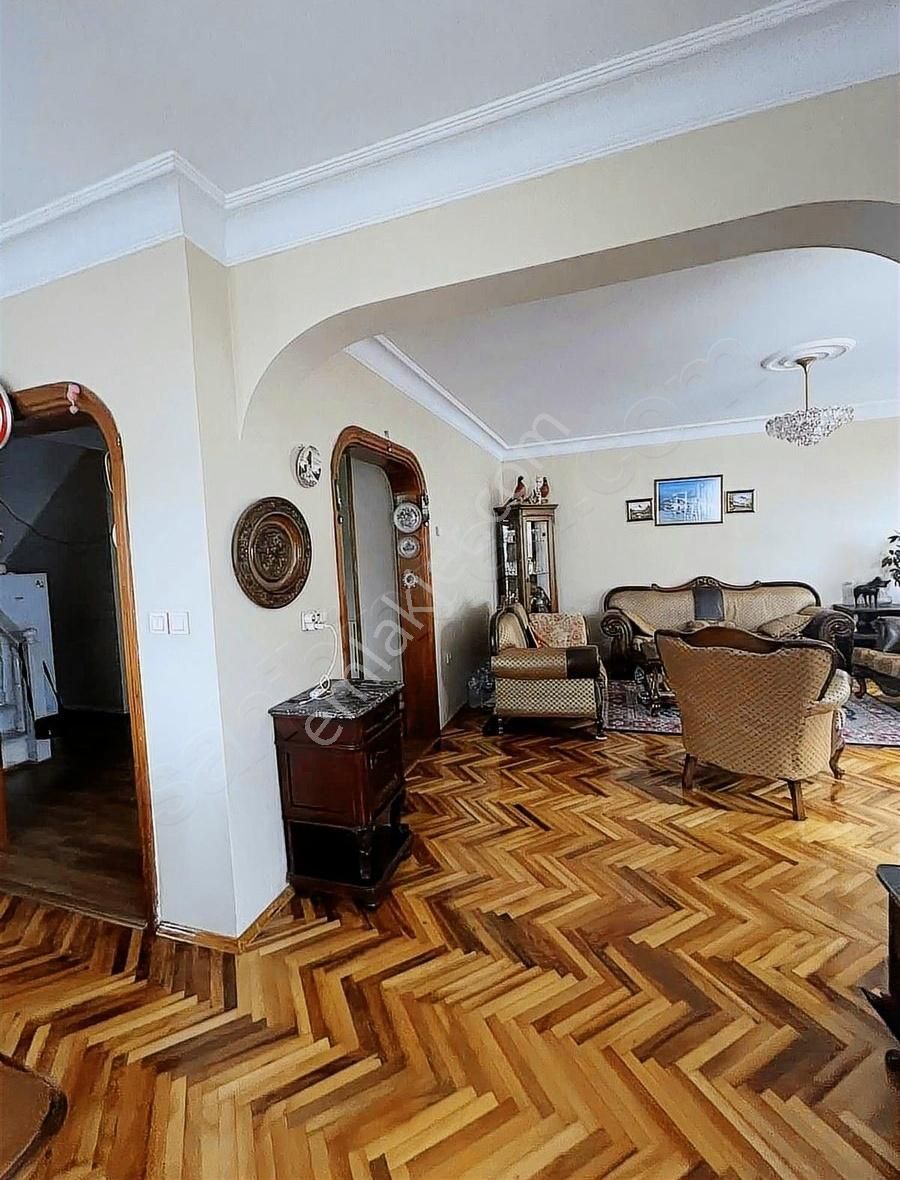 Sarıyer Büyükdere'de Caddeye Yakın Satılık Villa - Görsel 2