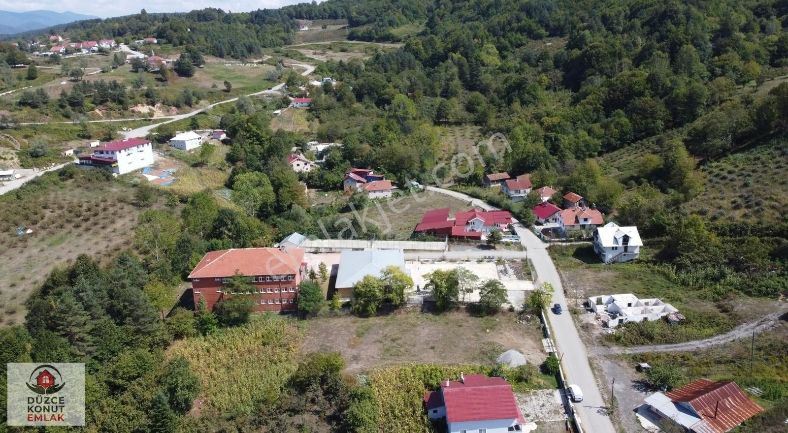 Kaynaşlı Dipsizgöl Köyü (Tekirsu) Satılık Villa İmarlı Düzce Kaynaşlı Dipsizgöl Köyü Okul Yanı Satılık 1.800 M² Arsa