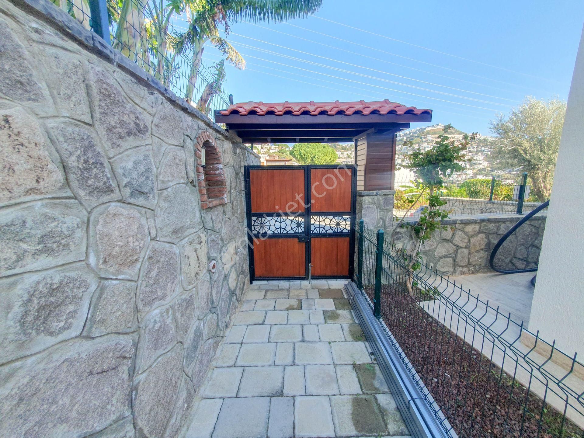 Bodrum Gümüşlük'te Satılık Müstakil Bahçeli Denize Yakın Villa - Görsel 28