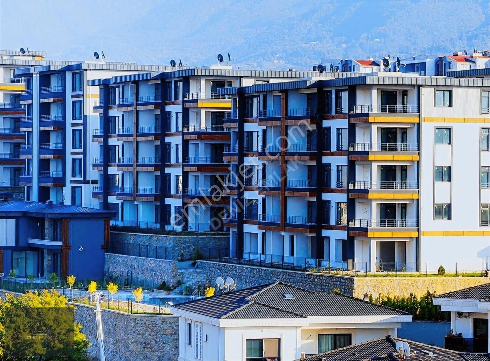 Başiskele Paşadağ Satılık Daire Lifeside Sitesinde Kapanmaz Panoramik Deniz Manzaralı 2+1 Daire