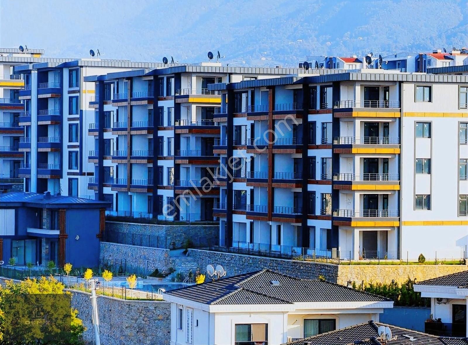 Başiskele Paşadağ Satılık Daire Lifeside Sitesinde Kapanmaz Panoramik Deniz Manzaralı 3+1 Daire