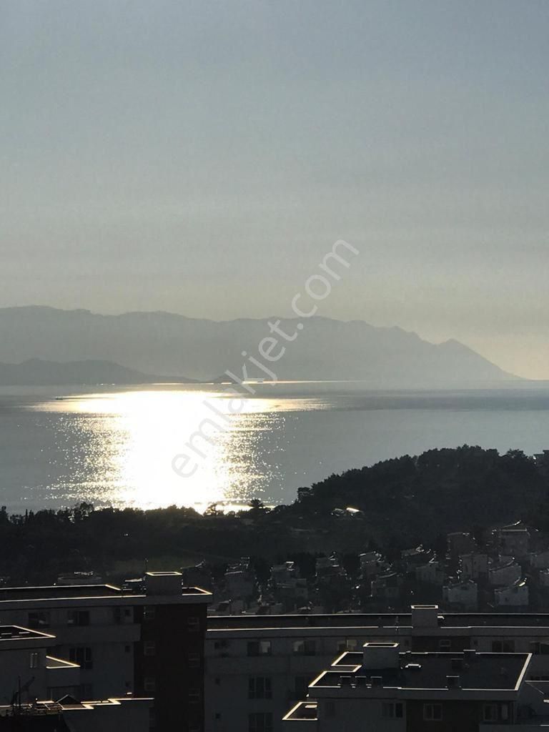 Kuşadası Değirmendere Satılık Daire Panoramik Deniz Manzaralı Eşyalı 5+1 Dublex Daire....